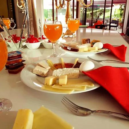 Hotel Oezhayat 3*